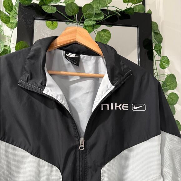 Nike Windbreaker Jacket - Picture 2 of 6